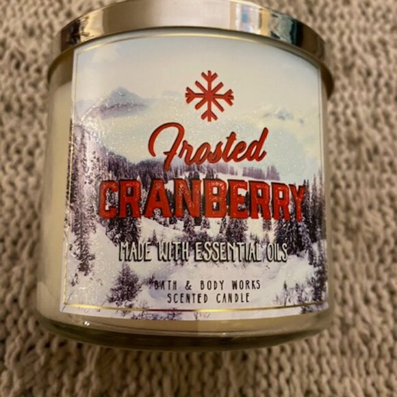 Bath Body Works Frosted Cranberry Holiday Christmas 3-wick 14.5 oz candle  New - Picture 1 of 3